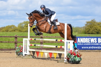 Scarlett Ward Kicks on to Glory with Mareno Z in the Nupafeed Supplements Senior Discovery Second Round at Dean Valley Scarlett Ward Kicks on to Glory with Mareno Z in the Nupafeed Supplements Senior Discovery Second Round at Dean Valley